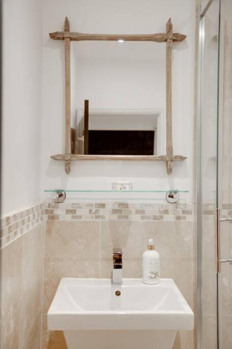Princes Villa - Large Fully Self Contained Flat, 5 Minutes From The Sea Hastings Extérieur photo
